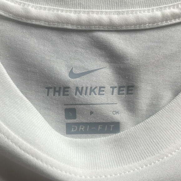 New with tags. Men’s Nike Dri fit basketball t-shirt white size small. - Picture 4 of 5